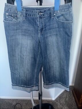 INC International Concepts Light Blue Denim Cropped Jeans